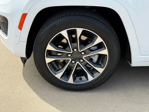 Used 2023 Jeep Grand Cherokee L Overland AWD/4WD image 13