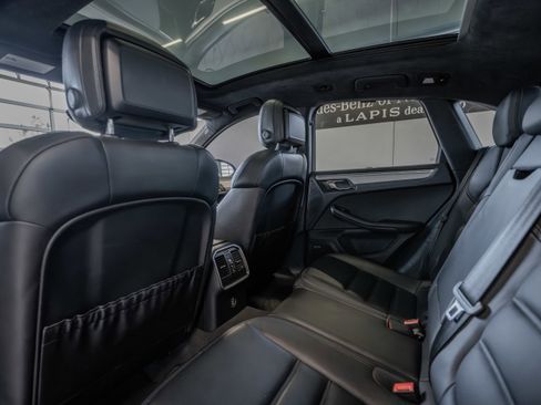 Used 2018 Porsche Macan Turbo w/ Premium Package Plus image 24