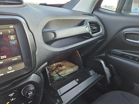 Used 2023 Jeep Renegade Latitude image 15