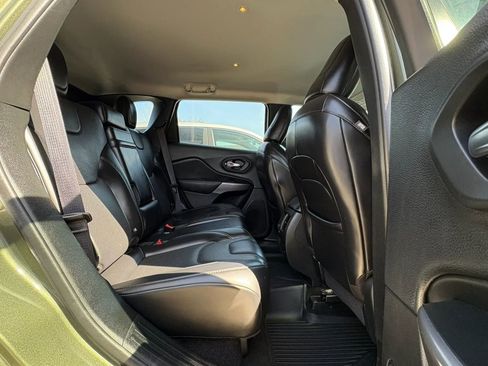 Used 2019 Jeep Cherokee Limited image 29