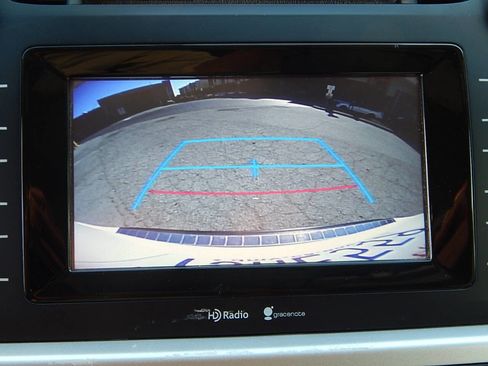 Used 2015 Toyota Highlander Plus FWD image 12