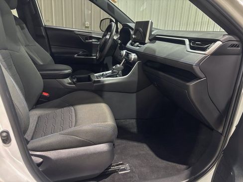 Used 2023 Toyota RAV4 SE image 28