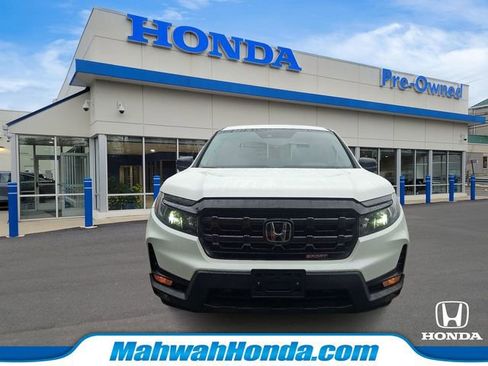 Used 2025 Honda Ridgeline Sport image 2