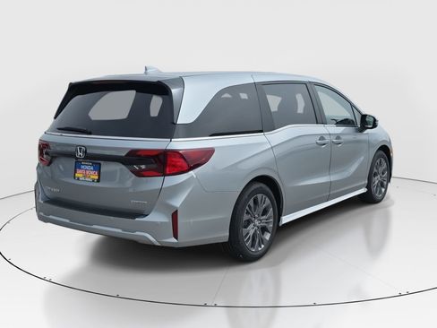 New 2026 Honda Odyssey Touring image 5