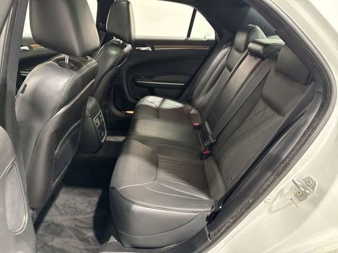 Used 2015 Chrysler 300 C Platinum w/ Harman/Kardon Audio Group AWD/4WD image 7