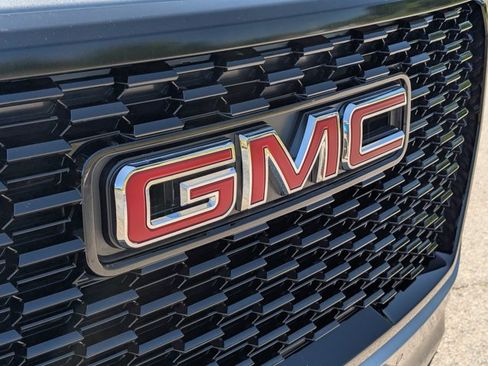 Used 2023 GMC Yukon SLT AWD/4WD image 12