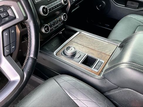 Used 2019 Ford Expedition Platinum RWD image 16