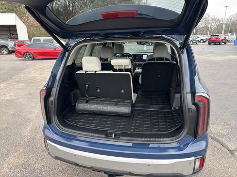 Used 2024 Kia Telluride EX w/ EX Captain's Chair Package image 12