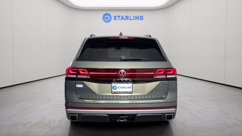 Used 2025 Volkswagen Atlas Peak Edition SE AWD/4WD image 7