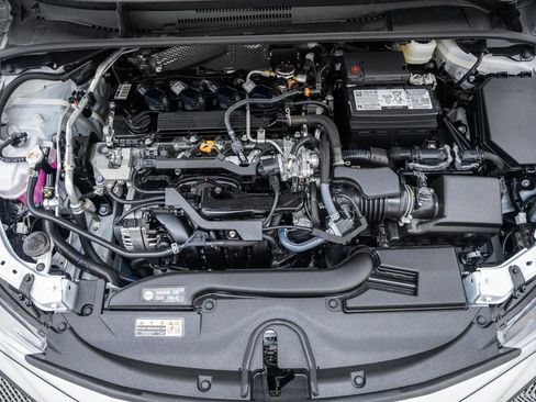 Certified 2025 Toyota Corolla SE FWD image 18