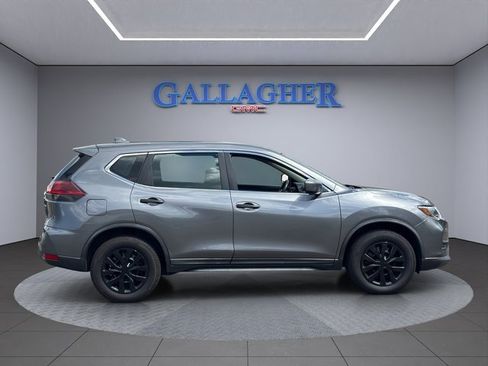 Used 2018 Nissan Rogue S image 3
