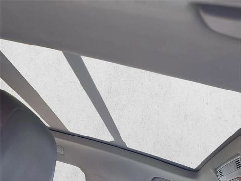 Used 2021 Volkswagen Tiguan SE image 20