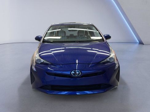 Used 2016 Toyota Prius Four image 2