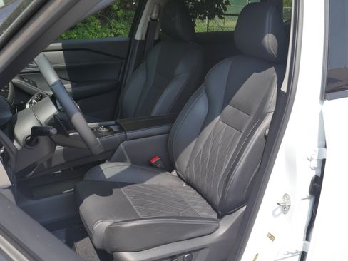 Certified 2024 Nissan Rogue Platinum w/ Platinum Premium Package AWD/4WD image 32