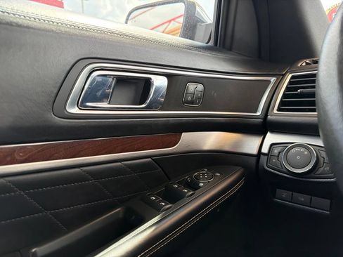 Used 2018 Ford Explorer Platinum AWD/4WD image 34