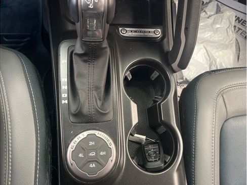 Used 2022 Ford Bronco Outer Banks image 14