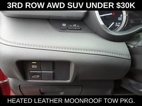 Used 2021 Toyota Highlander XLE AWD/4WD image 17