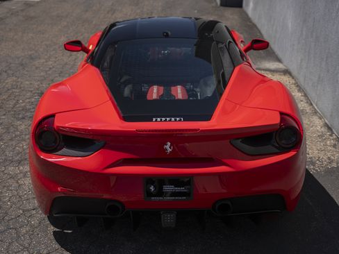 Certified 2017 Ferrari 488 GTB RWD image 4