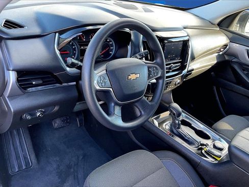 Used 2021 Chevrolet Traverse LS image 17