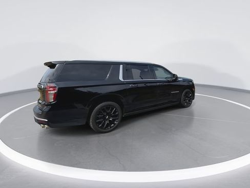 Used 2023 Chevrolet Suburban High Country w/ Advanced Technology Package AWD/4WD image 11