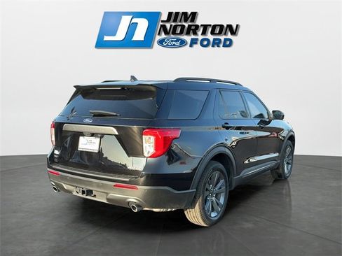 Used 2023 Ford Explorer XLT w/ Equipment Group 202A image 3