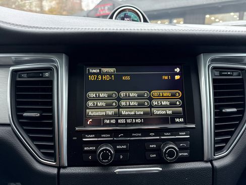 Used 2015 Porsche Macan Turbo image 42