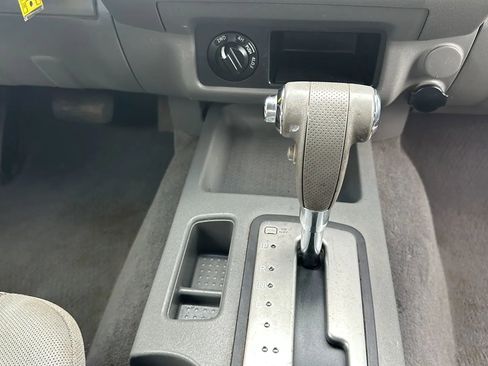 Used 2008 Nissan Frontier SE w/ Tow Hitch Pkg image 15