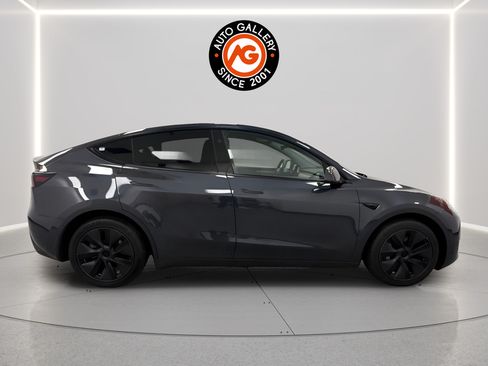 Used 2025 Tesla Model Y Long Range AWD/4WD image 2