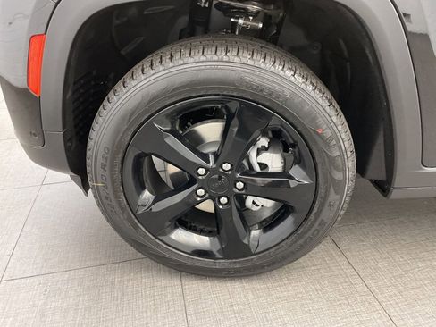 New 2025 Jeep Grand Cherokee Limited w/ Luxury Tech Group II image 8