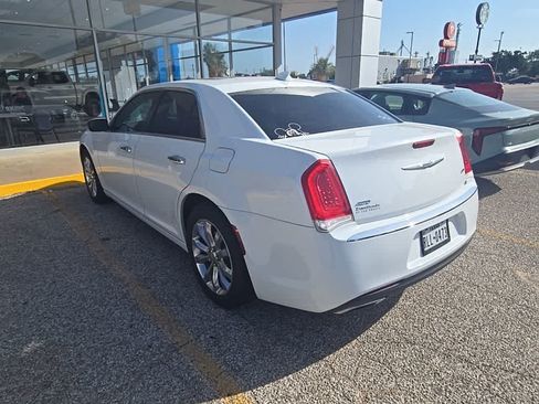 Used 2020 Chrysler 300 Limited AWD/4WD image 4