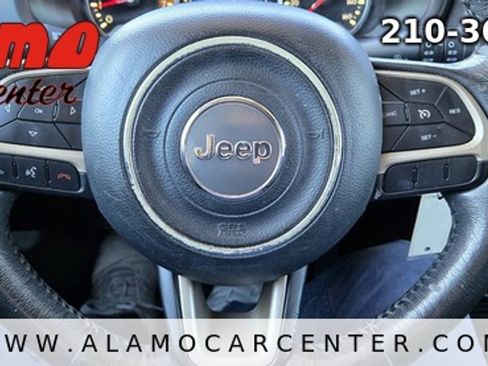 Used 2015 Jeep Renegade Latitude FWD image 36