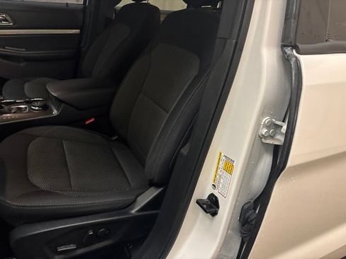 Used 2019 Ford Explorer XLT w/ Equipment Group 201A AWD/4WD image 12