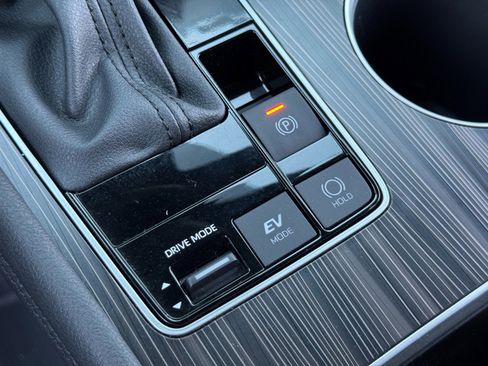 Used 2024 Toyota Sienna Platinum image 34