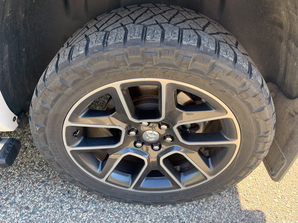 Used 2019 RAM 1500 Laramie AWD/4WD image 15
