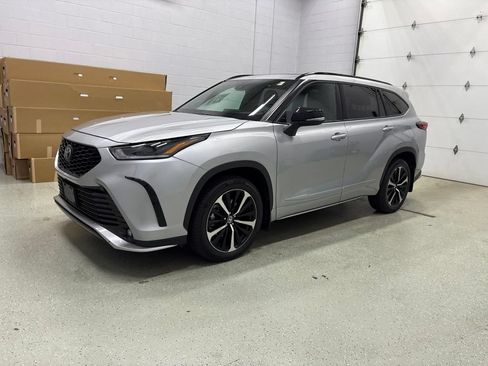 Used 2021 Toyota Highlander XSE AWD/4WD image 8
