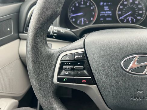 Used 2018 Hyundai Elantra SEL FWD image 14