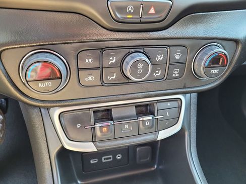 Used 2022 GMC Terrain SLE w/ Driver Convenience Package image 20