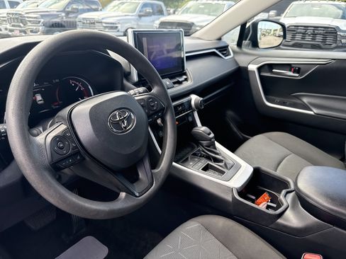 Used 2023 Toyota RAV4 XLE FWD image 21