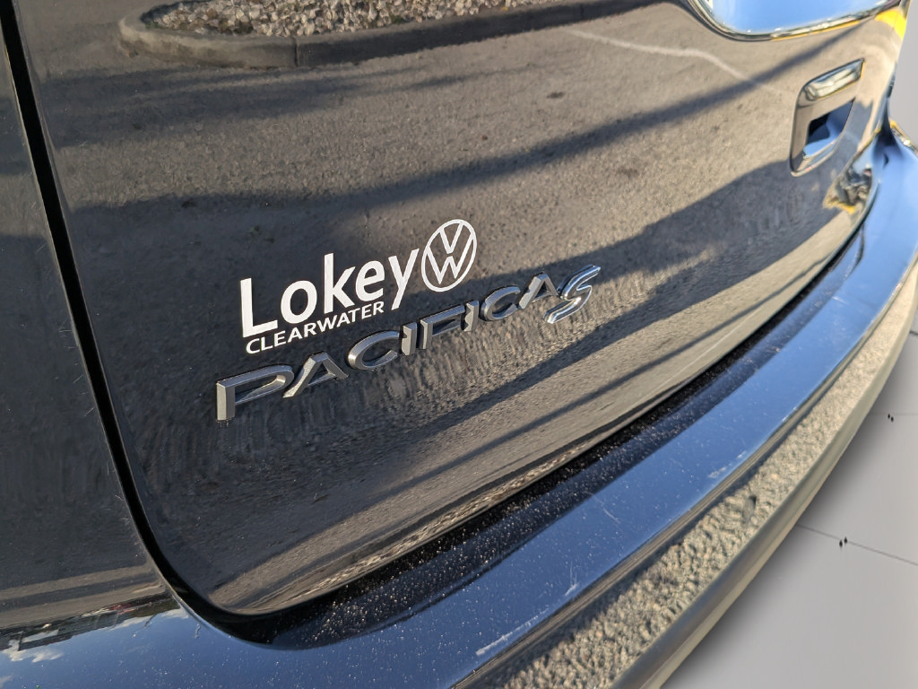Used 2025 Chrysler Pacifica Limited FWD image 9
