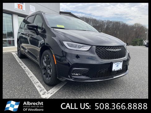 New 2026 Chrysler Pacifica Limited image 7