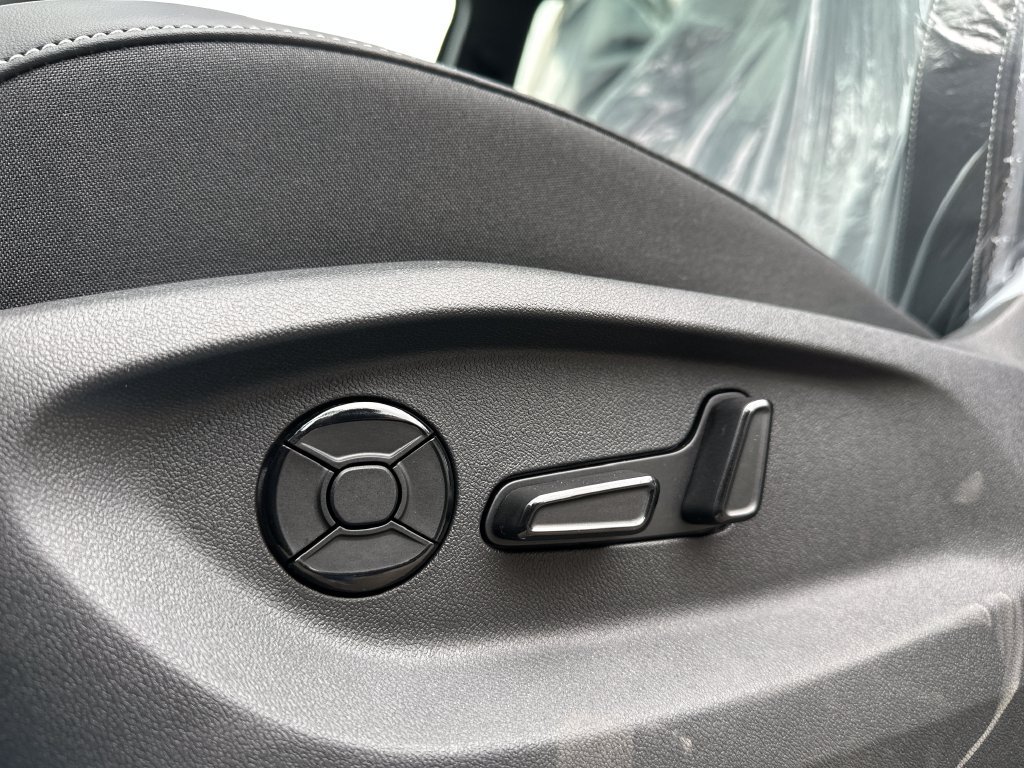 New 2026 Volkswagen Tiguan SE R-Line AWD/4WD image 9