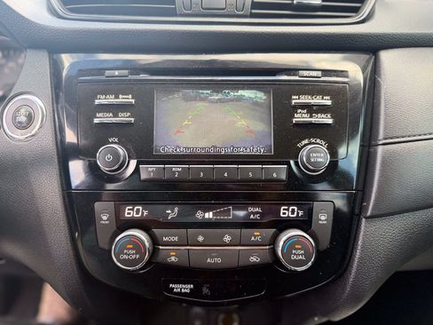 Used 2017 Nissan Rogue SV FWD image 16