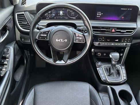 Used 2024 Kia Seltos EX AWD/4WD image 12