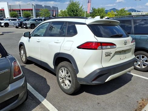 Used 2022 Toyota Corolla Cross LE FWD image 3