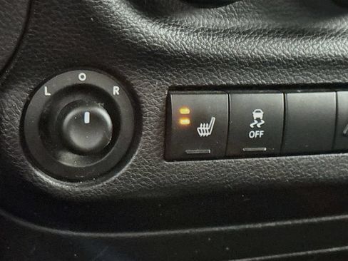 Used 2013 Jeep Wrangler Unlimited Sahara w/ Connectivity Group AWD/4WD image 18