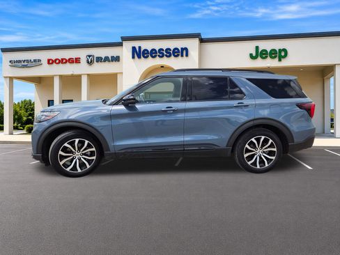 Used 2025 Ford Explorer ST-Line RWD image 4
