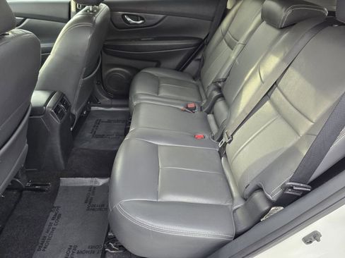 Used 2017 Nissan Rogue SV AWD/4WD image 27