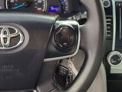 Used 2014 Toyota Camry LE image 25