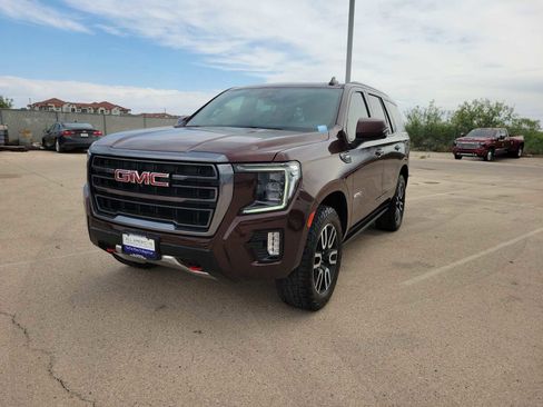 Used 2023 GMC Yukon AT4 w/ Technology Package AWD/4WD image 4