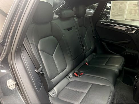 Used 2023 Porsche Macan AWD/4WD image 23